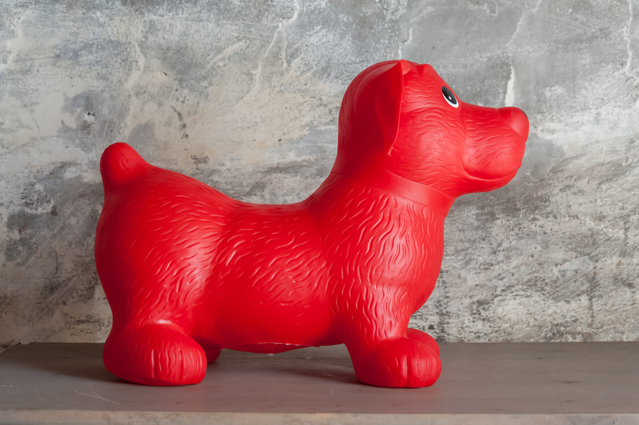 palm Beschuldiging spreiding Vintage rode kunststof hond – Vintage & Curiosa Webshop