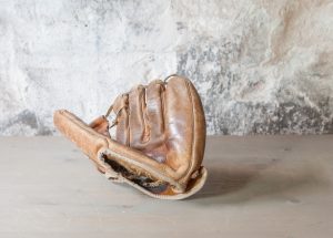Prematuur halen Ga naar beneden Oude baseball handschoen – Vintage & Curiosa Webshop